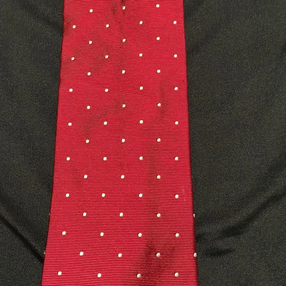 Roundtree & York Mens‎ Tie burgundy/red White polka dot like new condition silk